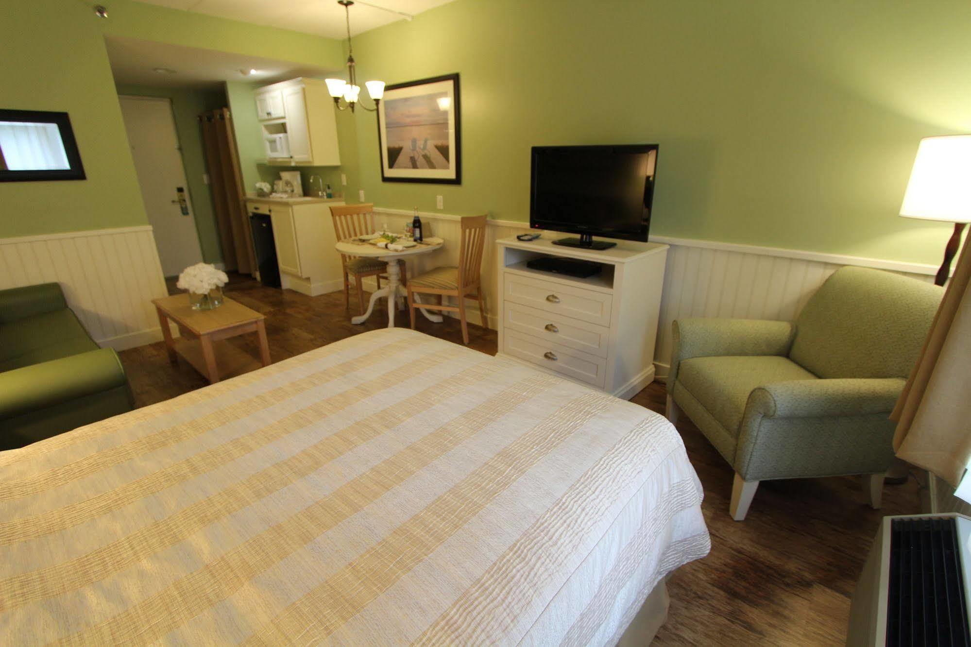 Holly Tree Resort Уест Ярмут Екстериор снимка