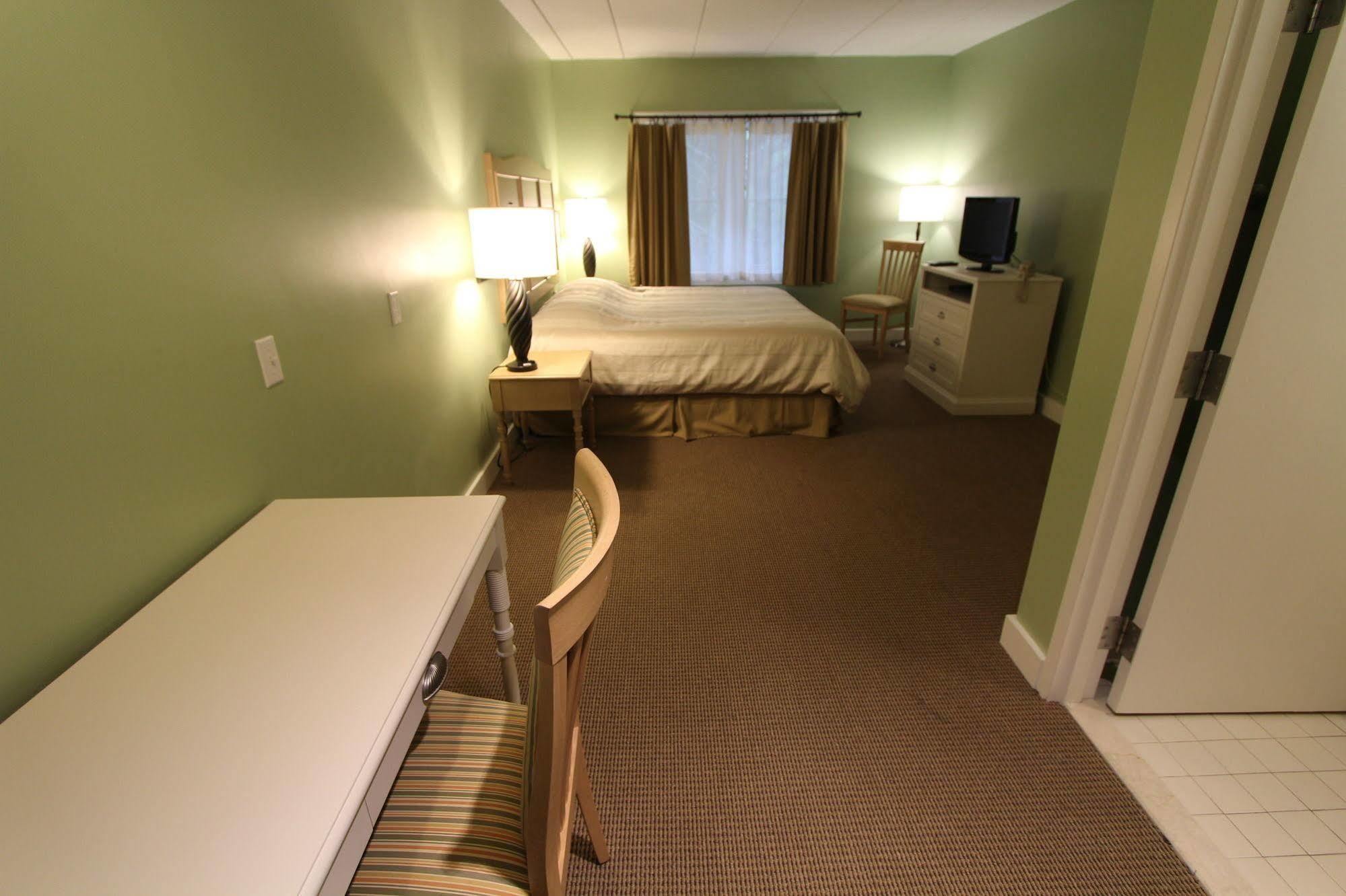 Holly Tree Resort Уест Ярмут Екстериор снимка