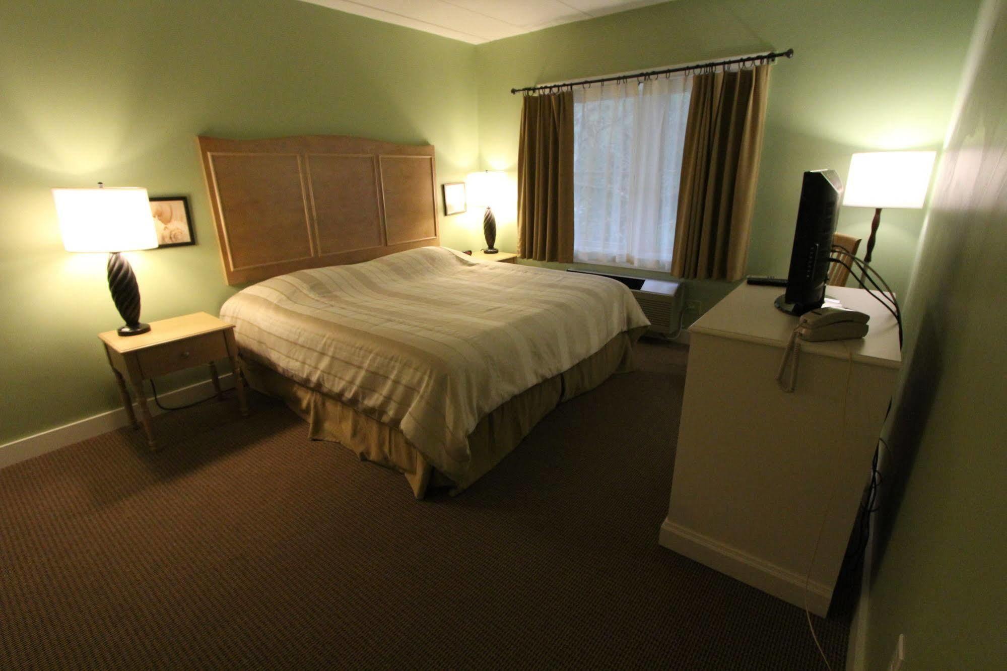 Holly Tree Resort Уест Ярмут Екстериор снимка