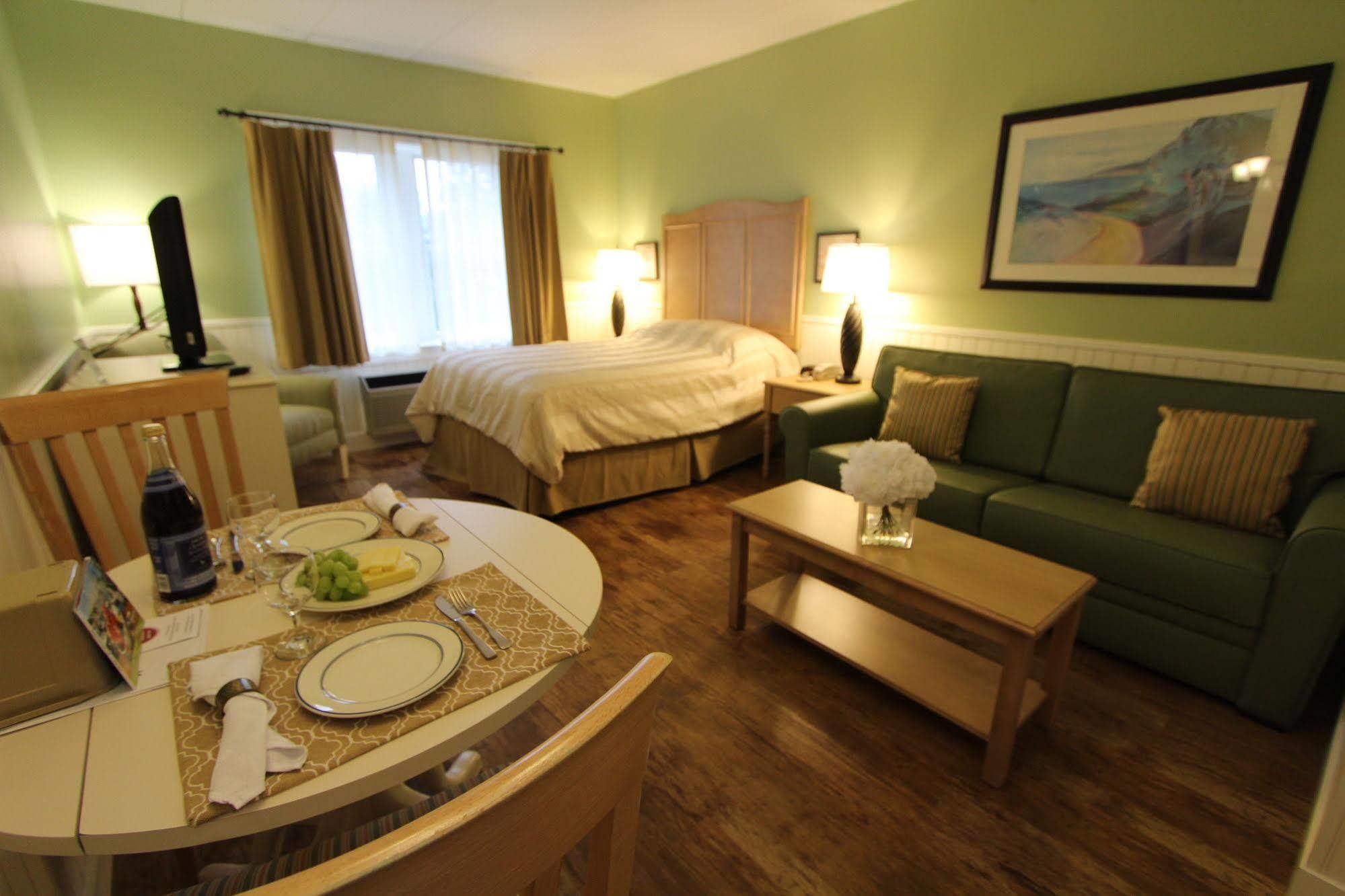 Holly Tree Resort Уест Ярмут Екстериор снимка